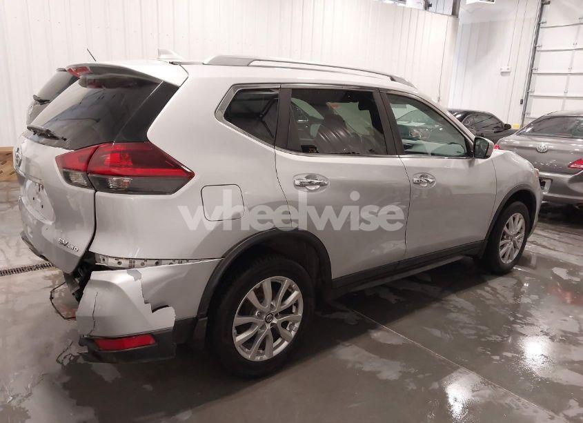 Photo 4 of 2018 Nissan Rogue SV (VIN 5N1AT2MV4JC712956)