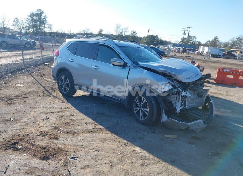 2018 Nissan Rogue SL (VIN 5N1AT2MV4JC713055) main photo