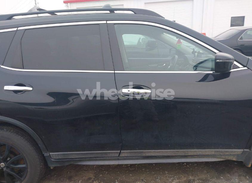 Photo 13 of 2018 Nissan Rogue SV (VIN 5N1AT2MV4JC747142)