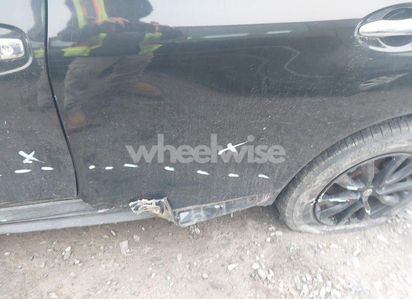 Photo 17 of 2018 Nissan Rogue SV (VIN 5N1AT2MV4JC747142)