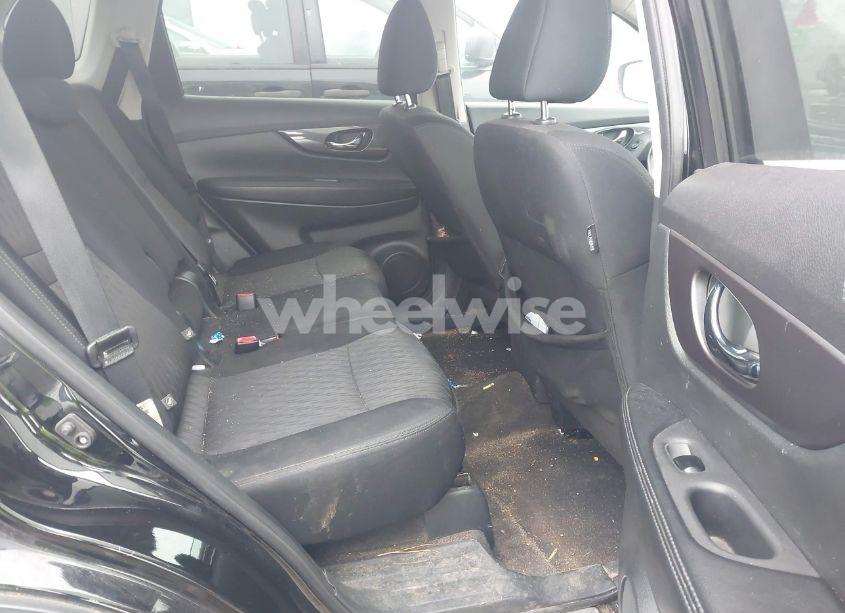 Photo 8 of 2018 Nissan Rogue SV (VIN 5N1AT2MV4JC747142)