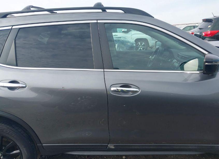 Photo 13 of 2018 Nissan Rogue SV (VIN 5N1AT2MV4JC751854)