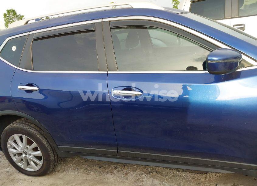 Photo 13 of 2018 Nissan Rogue SV (VIN 5N1AT2MV4JC769920)