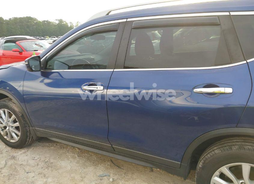 Photo 14 of 2018 Nissan Rogue SV (VIN 5N1AT2MV4JC769920)