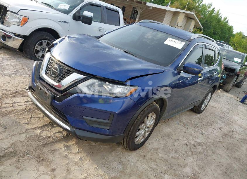 Photo 2 of 2018 Nissan Rogue SV (VIN 5N1AT2MV4JC769920)