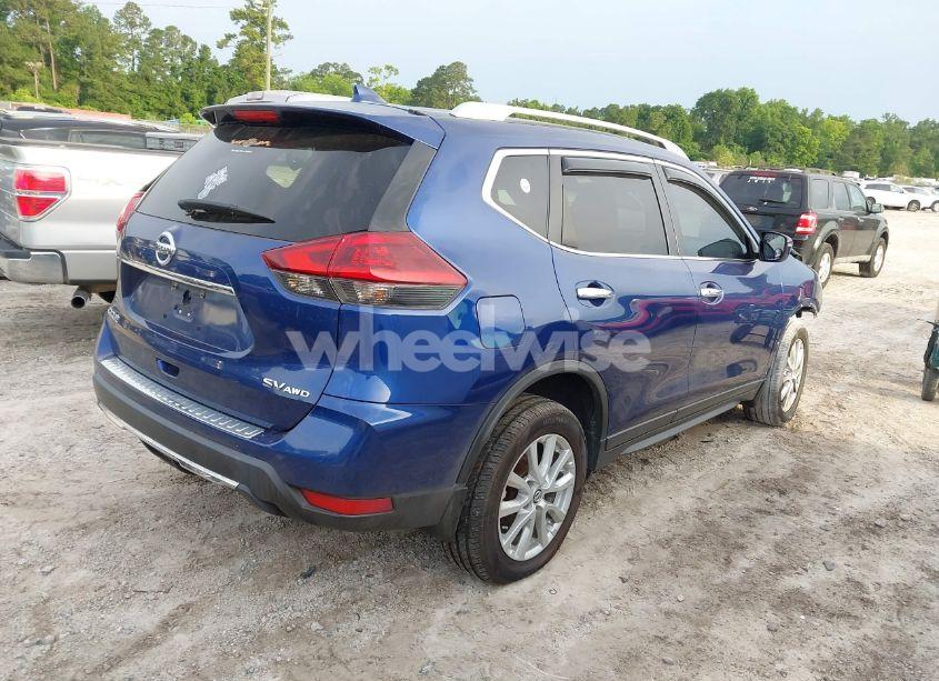 Photo 4 of 2018 Nissan Rogue SV (VIN 5N1AT2MV4JC769920)