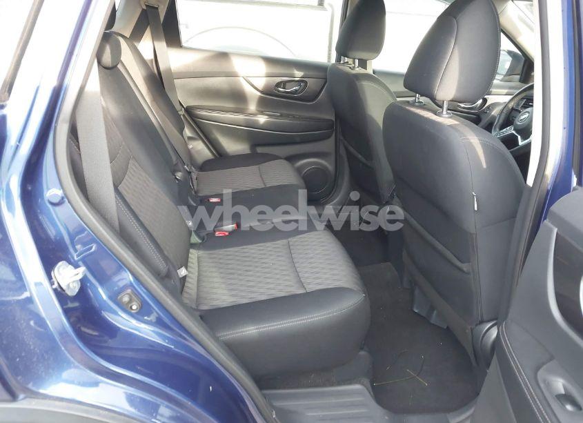 Photo 8 of 2018 Nissan Rogue SV (VIN 5N1AT2MV4JC769920)