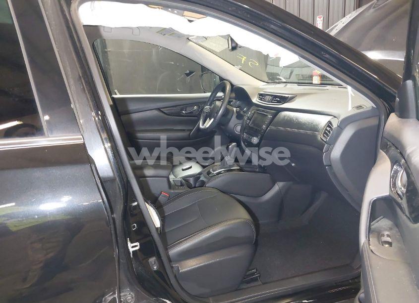 Photo 5 of 2018 Nissan Rogue SL (VIN 5N1AT2MV4JC835950)