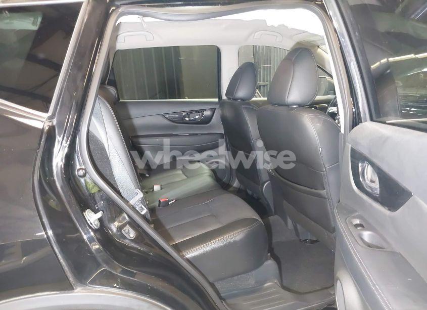 Photo 8 of 2018 Nissan Rogue SL (VIN 5N1AT2MV4JC835950)