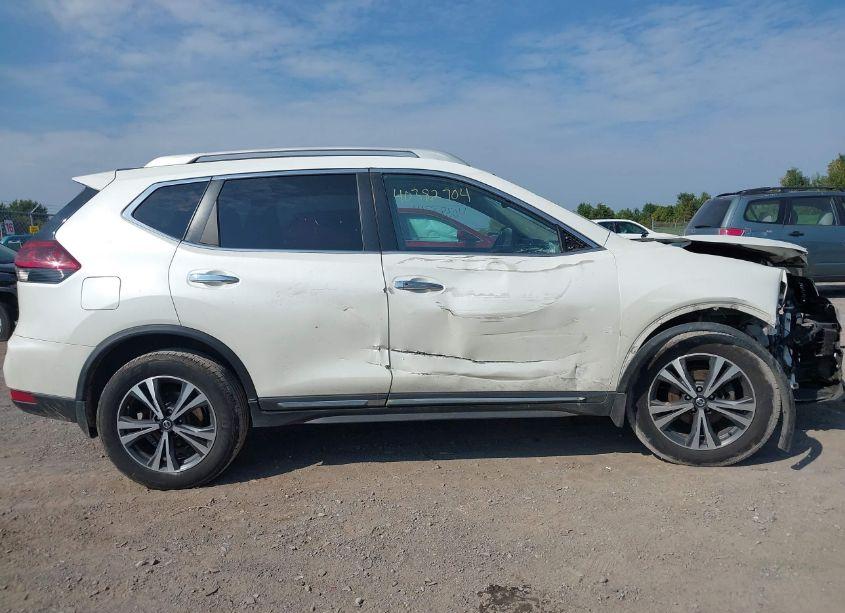 Photo 14 of 2018 Nissan Rogue SL (VIN 5N1AT2MV4JC850240)