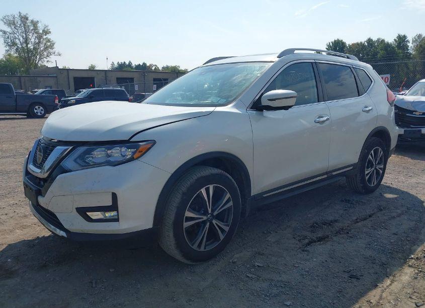 Photo 2 of 2018 Nissan Rogue SL (VIN 5N1AT2MV4JC850240)