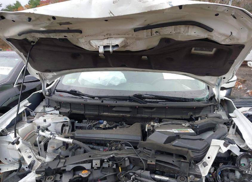 Photo 10 of 2019 Nissan Rogue SV (VIN 5N1AT2MV4KC705572)