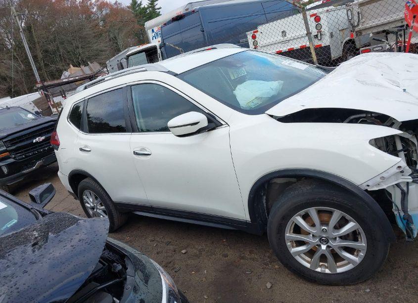 Photo 14 of 2019 Nissan Rogue SV (VIN 5N1AT2MV4KC705572)