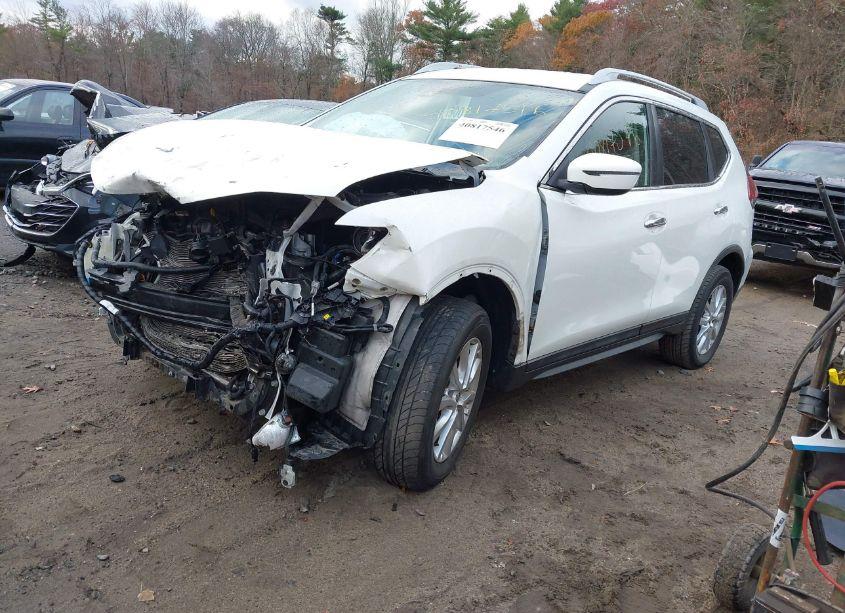 Photo 2 of 2019 Nissan Rogue SV (VIN 5N1AT2MV4KC705572)
