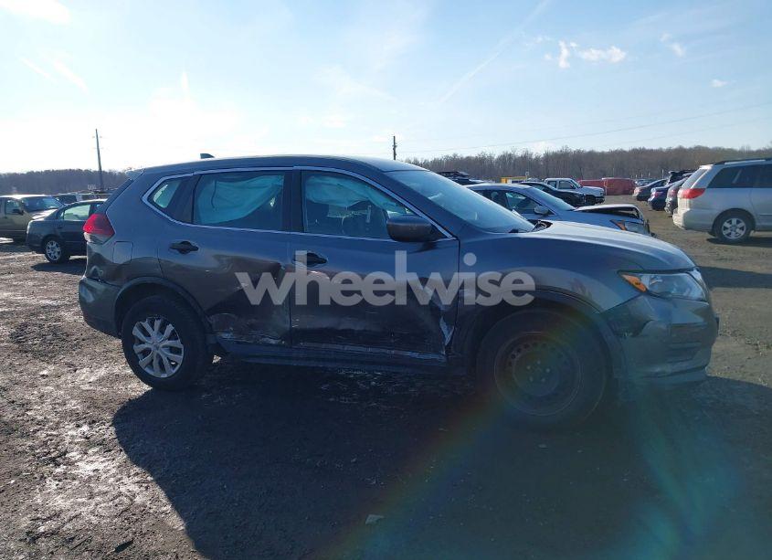 Photo 13 of 2019 Nissan Rogue S (VIN 5N1AT2MV4KC798805)