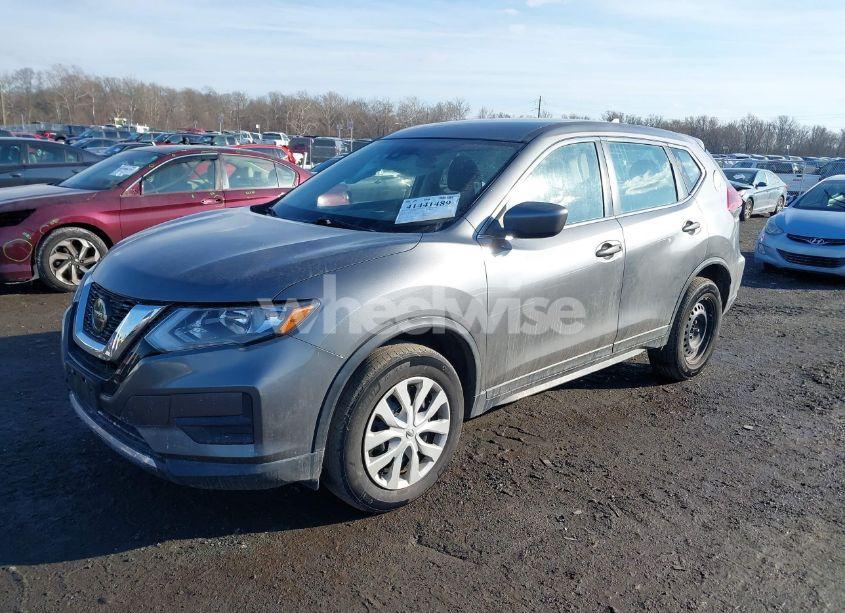 Photo 2 of 2019 Nissan Rogue S (VIN 5N1AT2MV4KC798805)