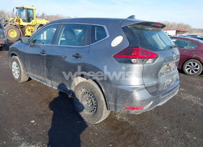 Photo 3 of 2019 Nissan Rogue S (VIN 5N1AT2MV4KC798805)
