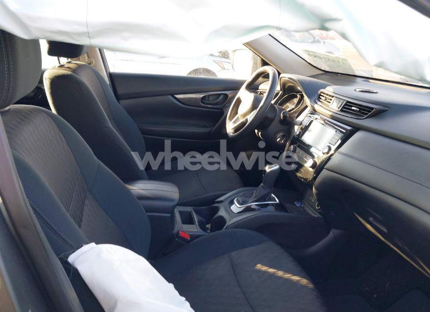 Photo 5 of 2019 Nissan Rogue S (VIN 5N1AT2MV4KC798805)