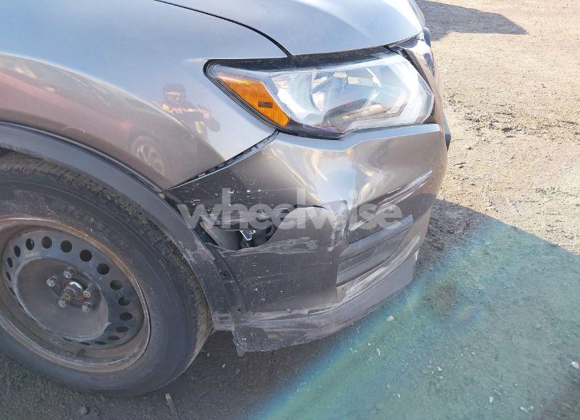 Photo 6 of 2019 Nissan Rogue S (VIN 5N1AT2MV4KC798805)