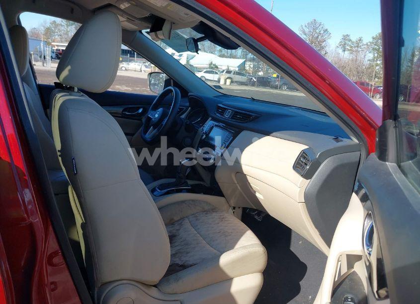 Photo 5 of 2019 Nissan Rogue SV (VIN 5N1AT2MV4KC804876)