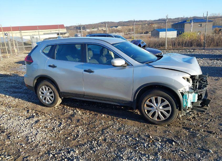 Photo 13 of 2019 Nissan Rogue S (VIN 5N1AT2MV4KC812475)