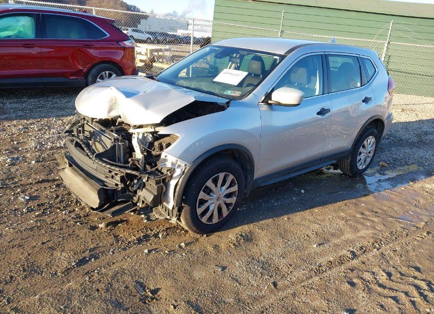 Photo 2 of 2019 Nissan Rogue S (VIN 5N1AT2MV4KC812475)