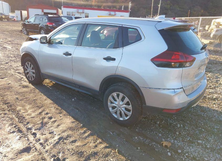 Photo 3 of 2019 Nissan Rogue S (VIN 5N1AT2MV4KC812475)