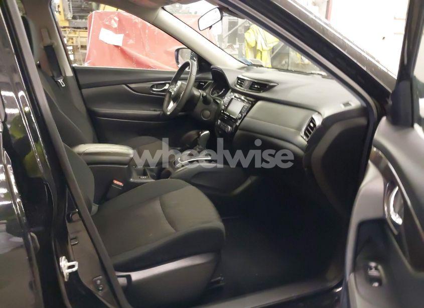 Photo 5 of 2019 Nissan Rogue SV (VIN 5N1AT2MV4KC844343)