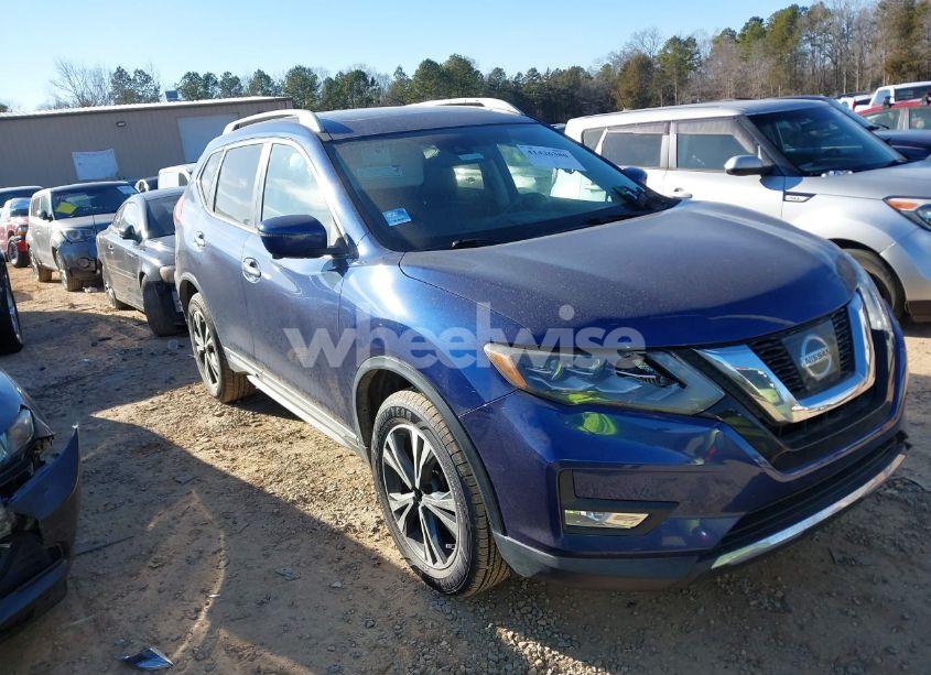 2017 Nissan Rogue SL (VIN 5N1AT2MV5HC743675) main photo