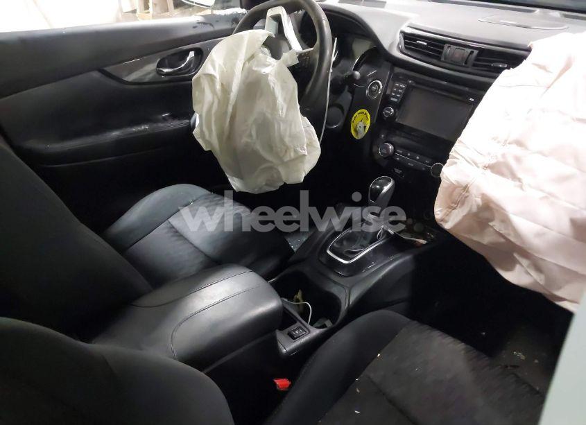 Photo 5 of 2017 Nissan Rogue SV (VIN 5N1AT2MV5HC760976)