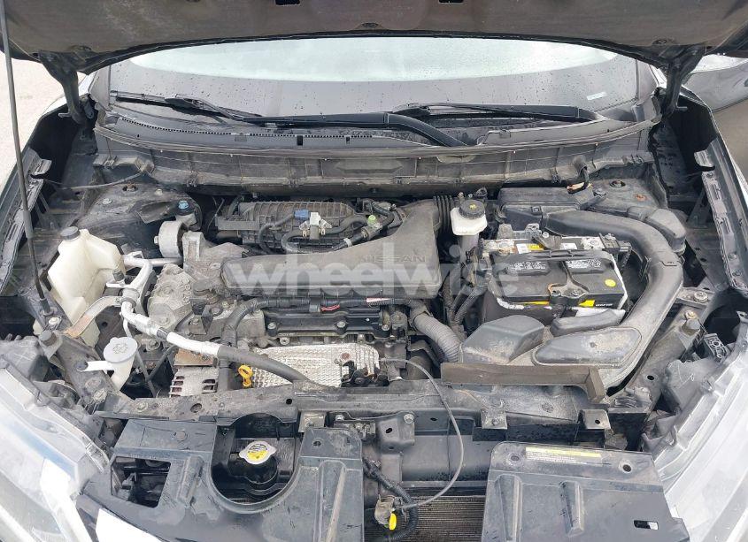 Photo 10 of 2017 Nissan Rogue SV (VIN 5N1AT2MV5HC848927)