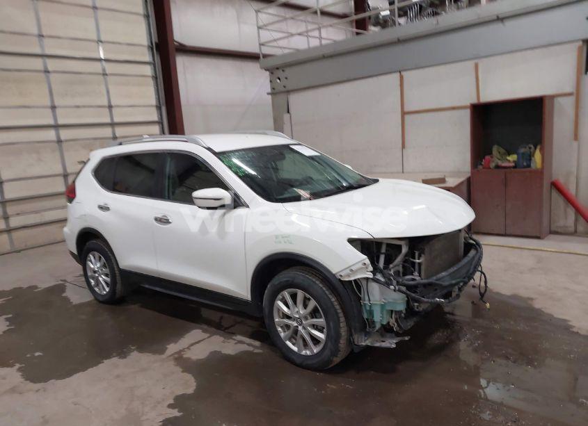 2017 Nissan Rogue SV (VIN 5N1AT2MV5HC853710) main photo