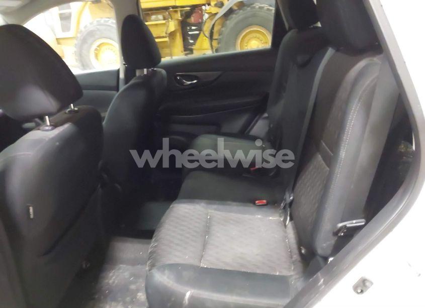 Photo 8 of 2017 Nissan Rogue SV (VIN 5N1AT2MV5HC853710)