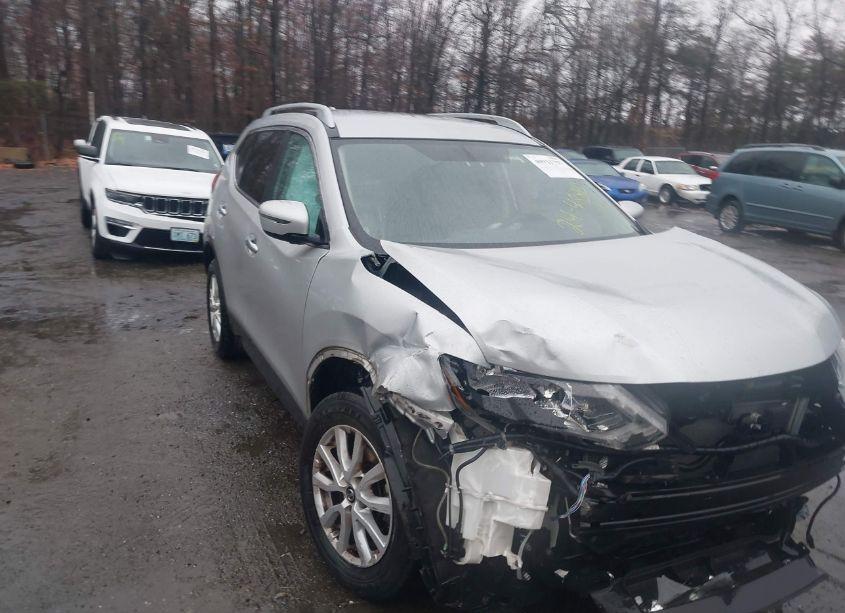 2017 Nissan Rogue SV (VIN 5N1AT2MV5HC879739) main photo