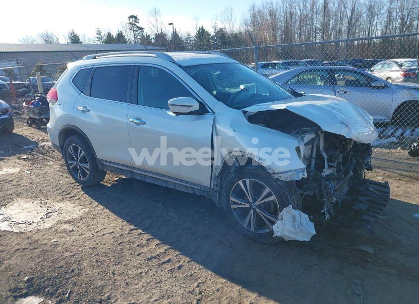 2017 Nissan Rogue SL (VIN 5N1AT2MV5HC892829) main photo