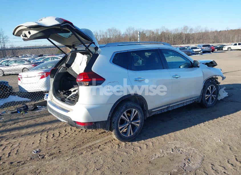 Photo 4 of 2017 Nissan Rogue SL (VIN 5N1AT2MV5HC892829)