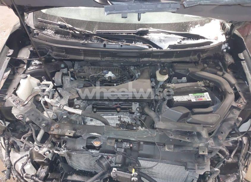 Photo 10 of 2018 Nissan Rogue SV (VIN 5N1AT2MV5JC745674)