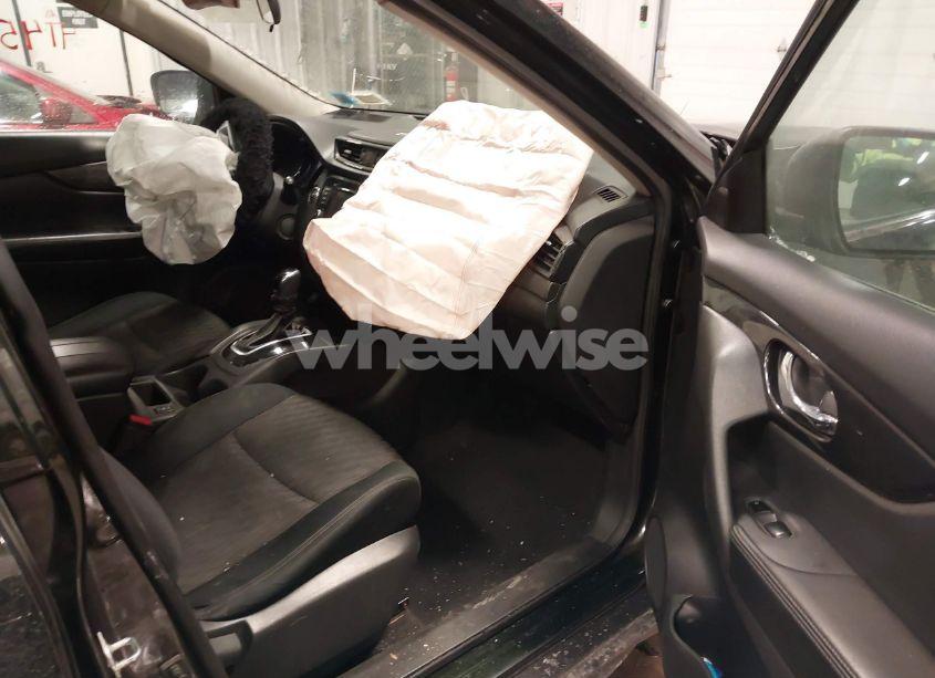 Photo 5 of 2018 Nissan Rogue SV (VIN 5N1AT2MV5JC745674)