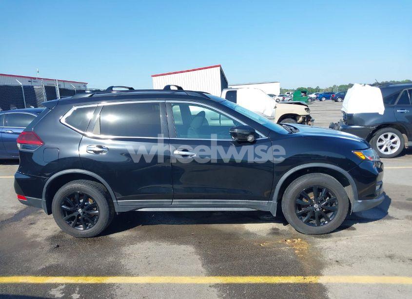 Photo 13 of 2018 Nissan Rogue SV (VIN 5N1AT2MV5JC752043)
