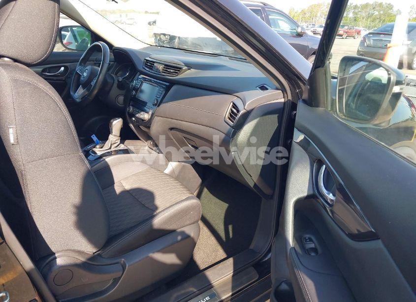 Photo 5 of 2018 Nissan Rogue SV (VIN 5N1AT2MV5JC752043)