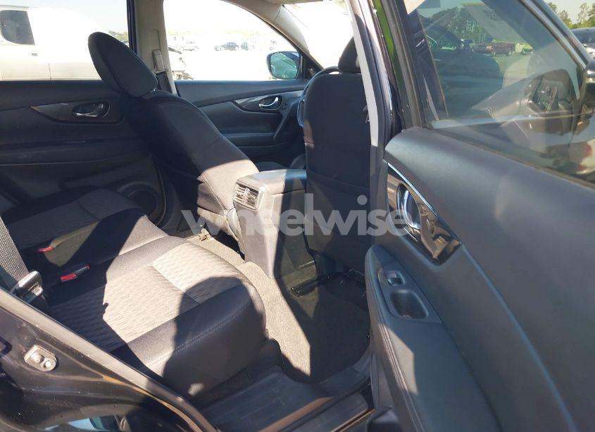 Photo 8 of 2018 Nissan Rogue SV (VIN 5N1AT2MV5JC752043)