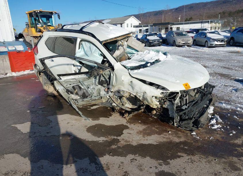 2018 Nissan Rogue SV (VIN 5N1AT2MV5JC754567) main photo