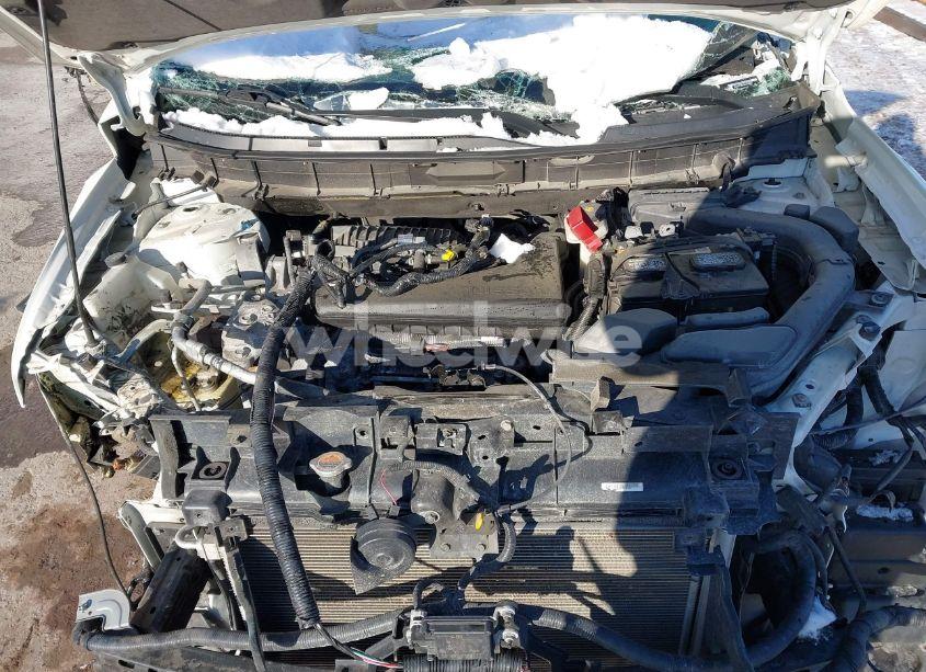 Photo 10 of 2018 Nissan Rogue SV (VIN 5N1AT2MV5JC754567)