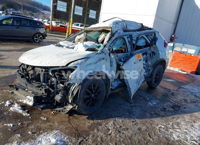 Photo 2 of 2018 Nissan Rogue SV (VIN 5N1AT2MV5JC754567)
