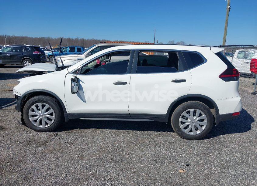 Photo 15 of 2018 Nissan Rogue S (VIN 5N1AT2MV5JC773927)