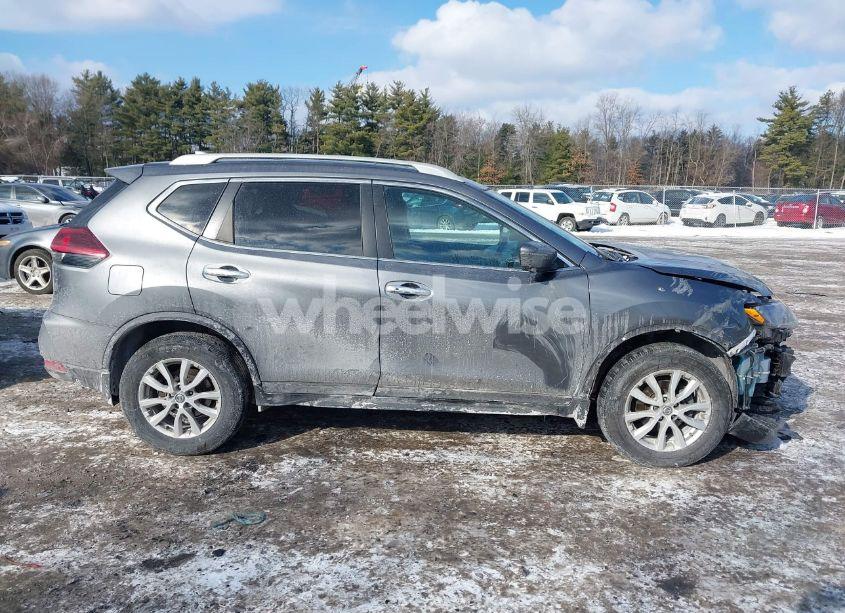 Photo 13 of 2018 Nissan Rogue SV (VIN 5N1AT2MV5JC774270)