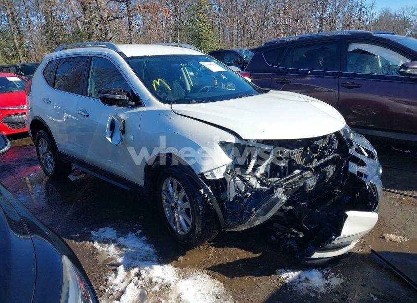 2018 Nissan Rogue SV (VIN 5N1AT2MV5JC824424) main photo