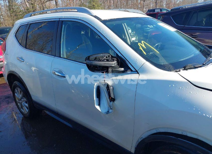 Photo 13 of 2018 Nissan Rogue SV (VIN 5N1AT2MV5JC824424)