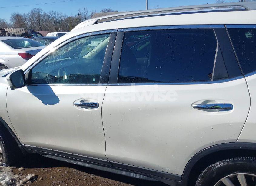 Photo 14 of 2018 Nissan Rogue SV (VIN 5N1AT2MV5JC824424)