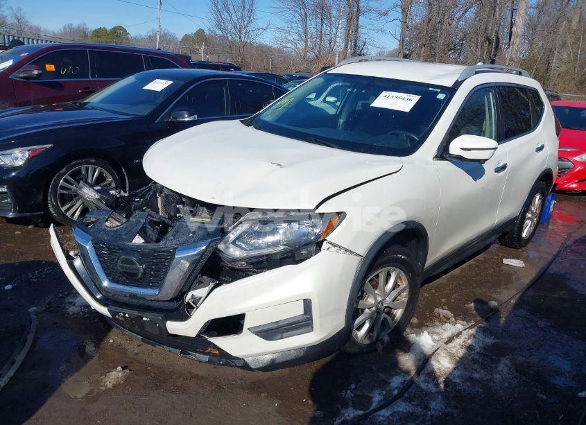 Photo 2 of 2018 Nissan Rogue SV (VIN 5N1AT2MV5JC824424)